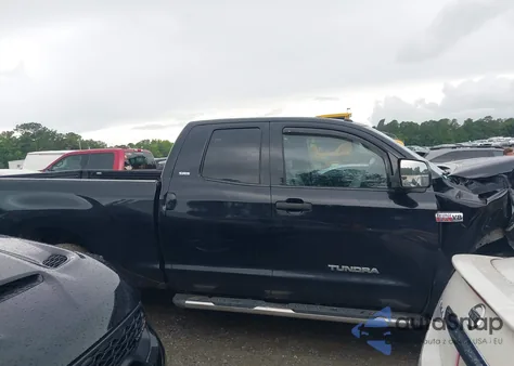 2013 Toyota Tundra Grade 5.7L V8 z USA, uszkodzony, nr VIN 5TFRY5F14DX133483